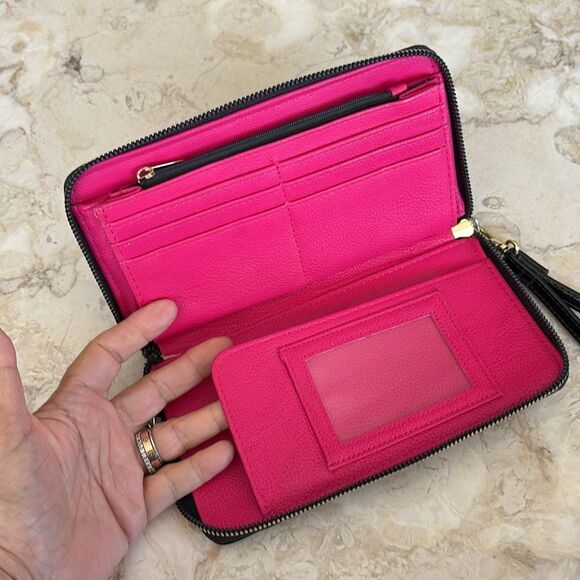 Betsey Johnson Black Skulls Zip Around Wristlet Wallet - Picture 11 of 12